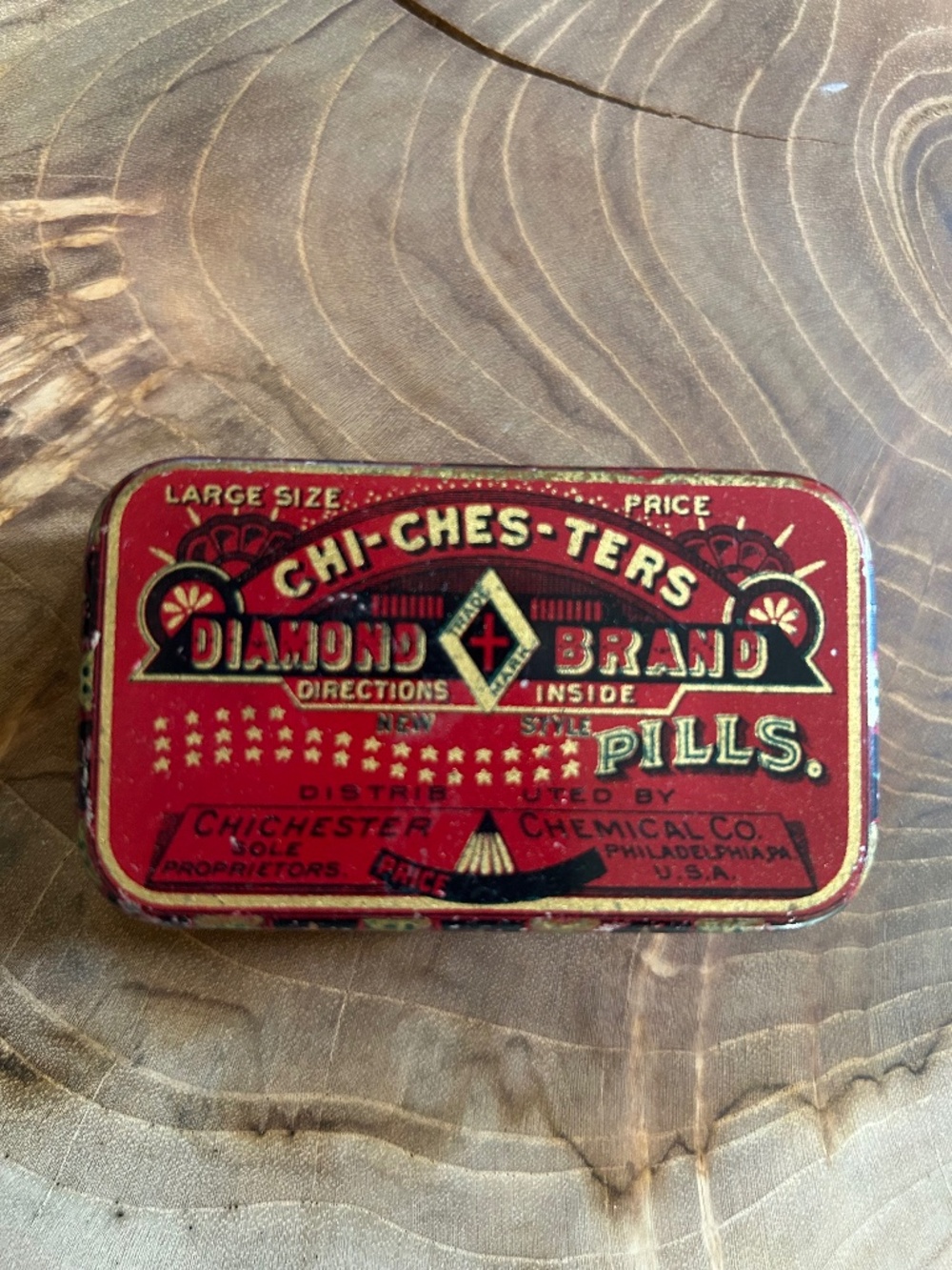 Vintage chi-ches-ters Diamond brand pill box
